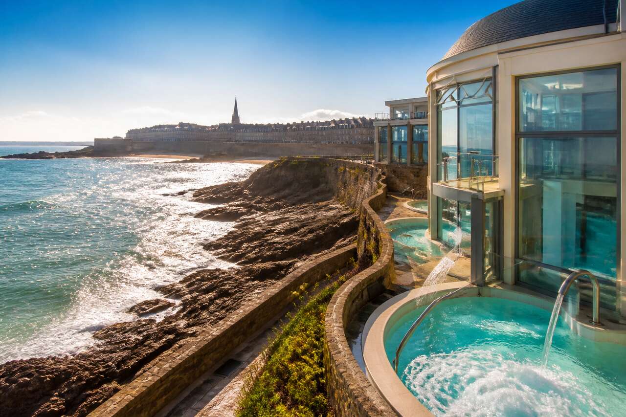 Thalasso et thermes à Saint-Malo : découvrir les bienfaits de la Bretagne