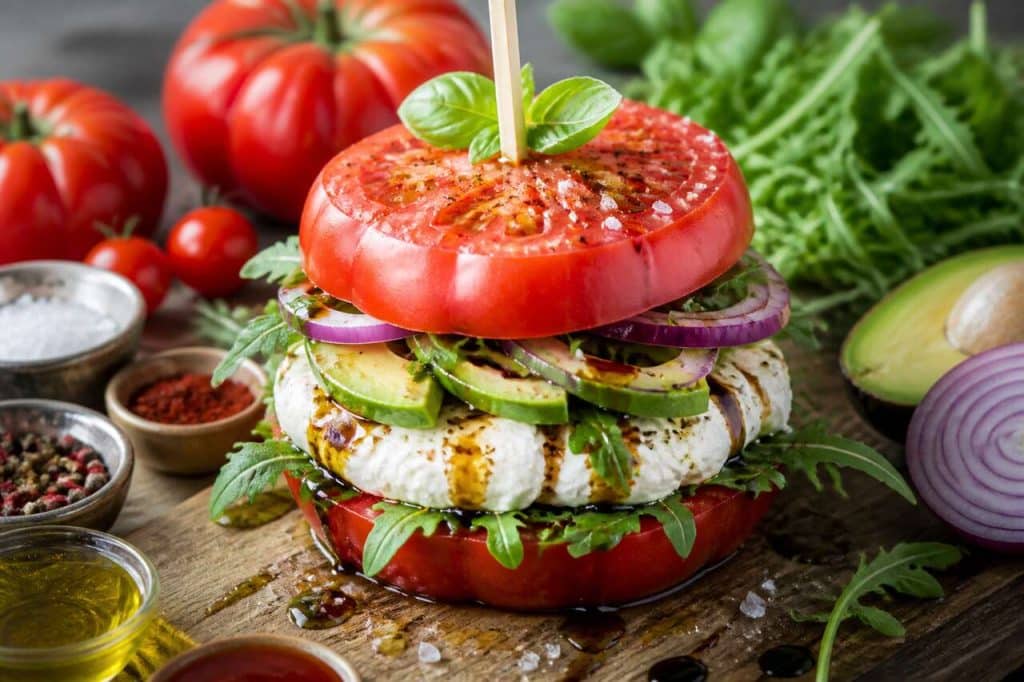 Recette du burger de tomate : une alternative fraîche et gourmande