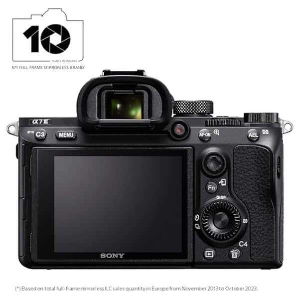 Découvrez notre test détaillé du Sony Alpha 7 III, l'hybride plein format haute performance pour photographes exigeants. Qualité d'image exceptionnelle et autofocus révolutionnaire. 