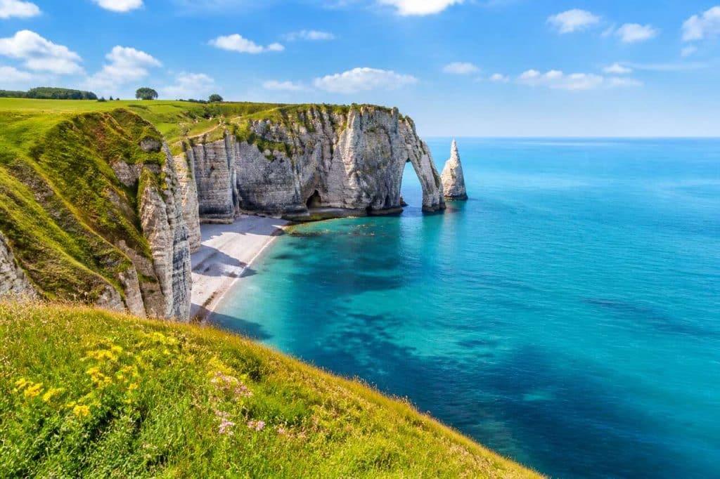 Les falaises d'Étretat : guide pour découvrir ce joyau normand