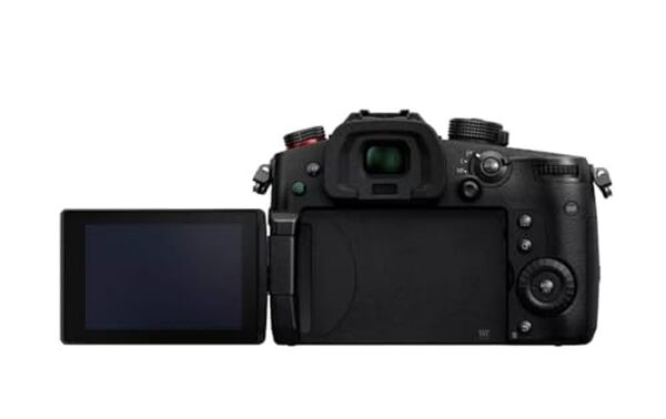 Découvrez notre test détaillé du Panasonic Lumix GH5M2, l'hybride expert 4K idéal pour les vidéastes et photographes professionnels. Performances, qualité d'image et fonctionnalités avancées.